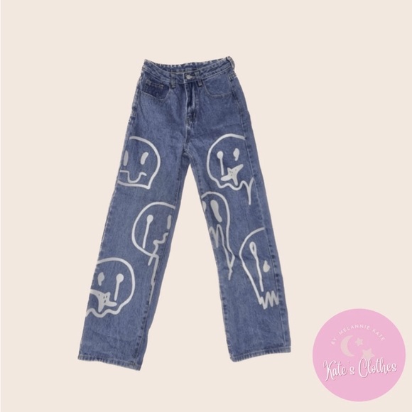 Boyfriend Jeans With Graphic Print - Picture 1 of 2